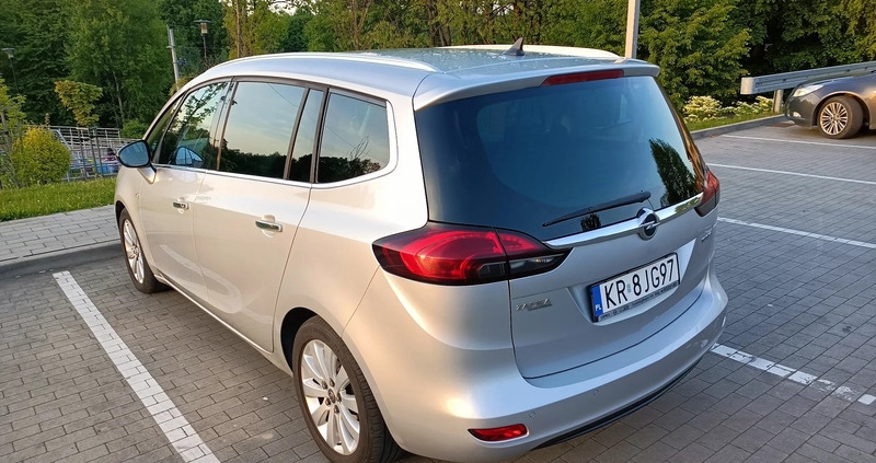 Opel Zafira cena 36000 przebieg: 253000, rok produkcji 2012 z Łasin małe 781